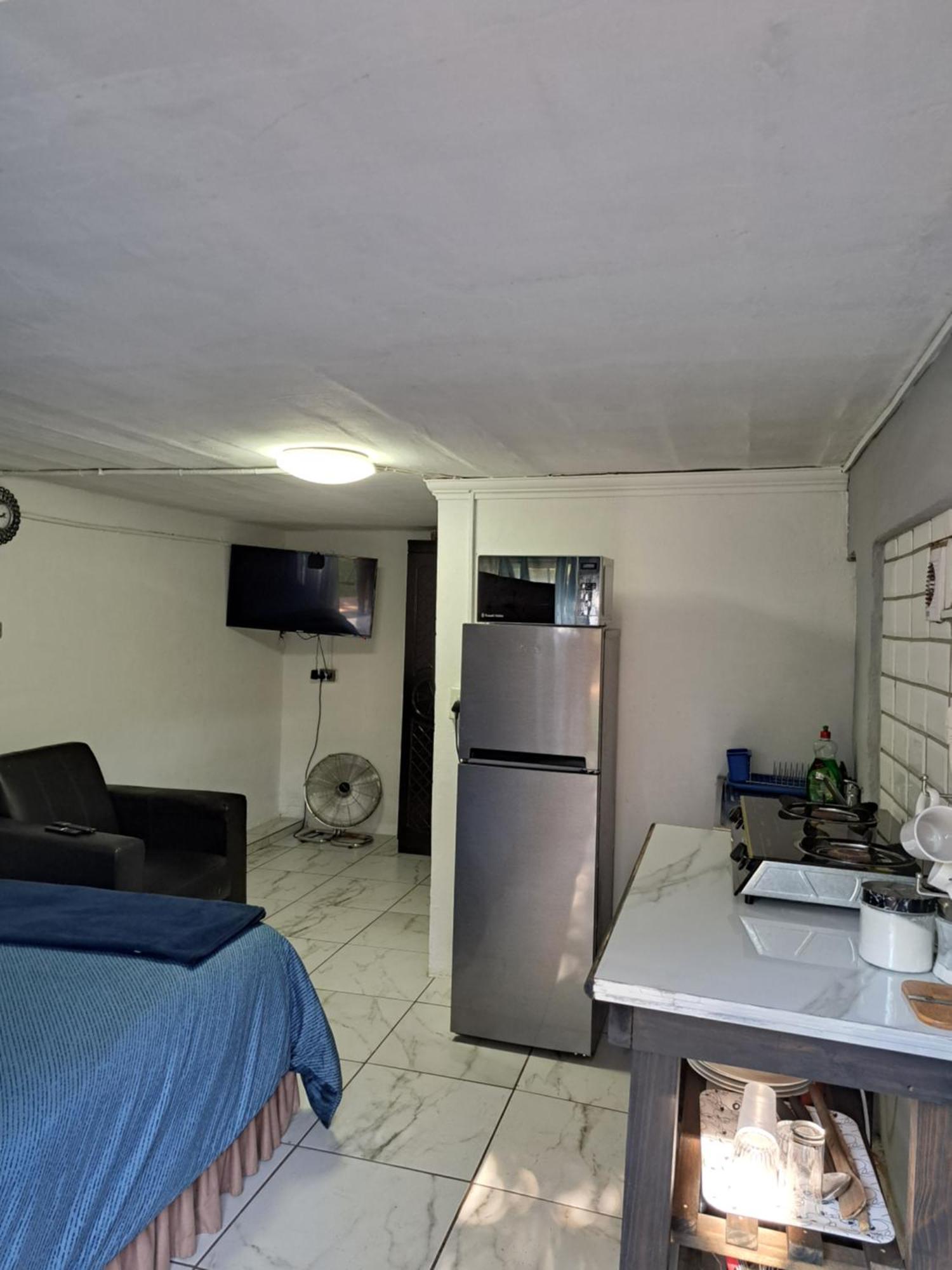 Pmb Backpackers Lodge Пітермаріцбург Екстер'єр фото